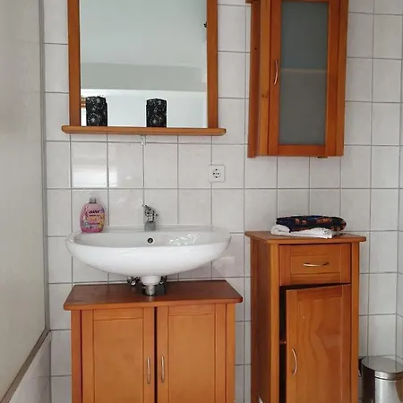 Apartment Attic Oelsnitz Am Hegebach Mit Netflix Und Parkplatz Self Check-in